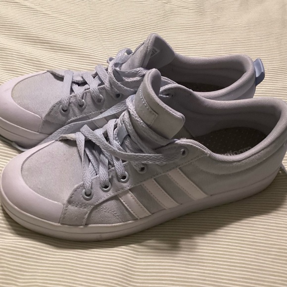 Women's Adidas canvas light blue shoe size 9 - Picture 2 of 3